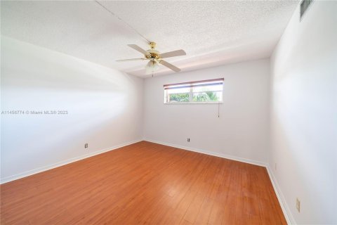 Copropriété à vendre à Pembroke Pines, Floride: 2 chambres, 108.7 m2 № 736054 - photo 10