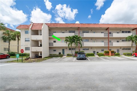 Condominio en venta en Pembroke Pines, Florida, 2 dormitorios, 108.7 m2 № 736054 - foto 1
