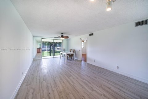 Copropriété à vendre à Pembroke Pines, Floride: 2 chambres, 108.7 m2 № 736054 - photo 5