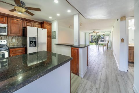 Condominio en venta en Pembroke Pines, Florida, 2 dormitorios, 108.7 m2 № 736054 - foto 4