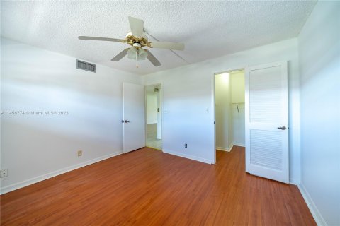 Copropriété à vendre à Pembroke Pines, Floride: 2 chambres, 108.7 m2 № 736054 - photo 12