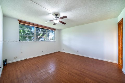 Condominio en venta en Pembroke Pines, Florida, 2 dormitorios, 108.7 m2 № 736054 - foto 16