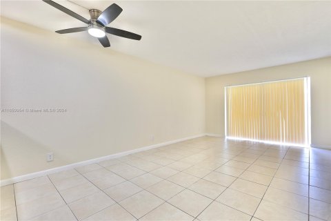 Copropriété à vendre à Coral Springs, Floride: 2 chambres, 71.35 m2 № 1333284 - photo 4