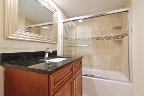 Condo in Coral Springs, Florida, 2 bedrooms  № 1333284 - photo 12