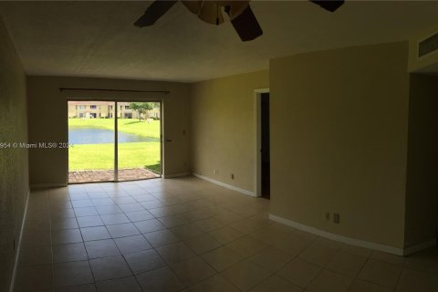 Copropriété à vendre à Coral Springs, Floride: 2 chambres, 71.35 m2 № 1333284 - photo 7