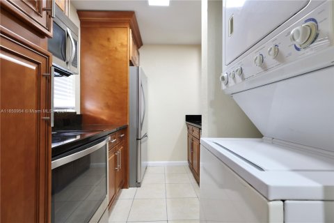 Condo in Coral Springs, Florida, 2 bedrooms  № 1333284 - photo 2