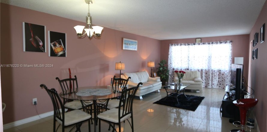 Condo in Hialeah, Florida, 2 bedrooms  № 1403058