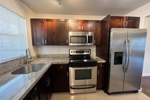 Condo in Sunrise, Florida, 2 bedrooms  № 1403148 - photo 1