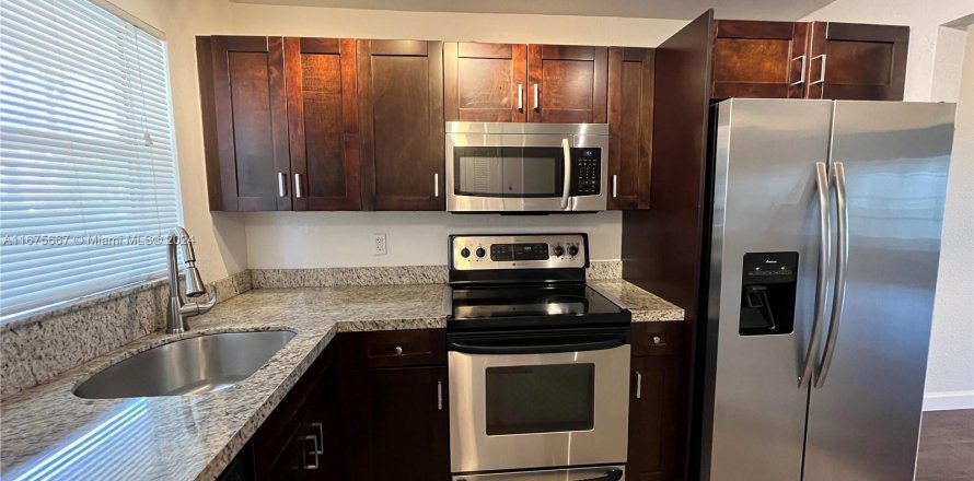 Condo in Sunrise, Florida, 2 bedrooms  № 1403148