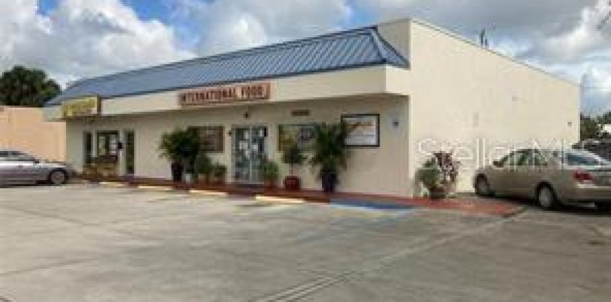 Commercial property in North Port, Florida 391.03 sq.m. № 1264043