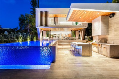 Villa ou maison à vendre à Surfside, Floride: 7 chambres, 836.86 m2 № 1013873 - photo 26