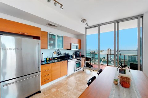 Condominio en alquiler en Miami, Florida, 2 dormitorios, 109.72 m2 № 617626 - foto 4