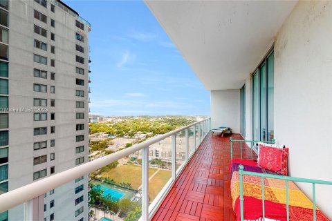 Condominio en alquiler en Miami, Florida, 2 dormitorios, 109.72 m2 № 617626 - foto 14