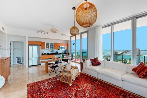 Condominio en alquiler en Miami, Florida, 2 dormitorios, 109.72 m2 № 617626 - foto 1