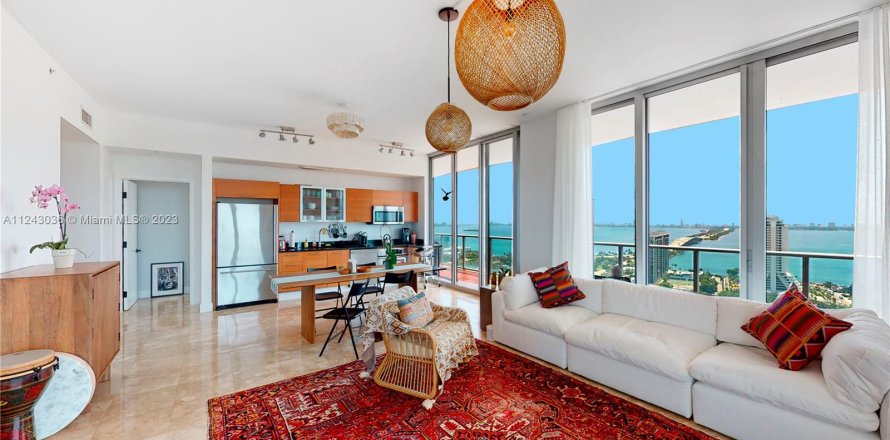 Condominio en Miami, Florida, 2 dormitorios  № 617626