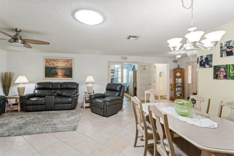 Casa en venta en Ocala, Florida, 2 dormitorios, 158.12 m2 № 1250267 - foto 4