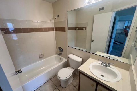 Condo in Orlando, Florida, 2 bedrooms  № 1323624 - photo 9