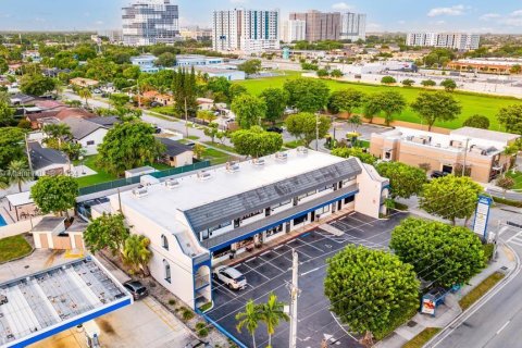 Propiedad comercial en venta en Miami, Florida № 1290641 - foto 3