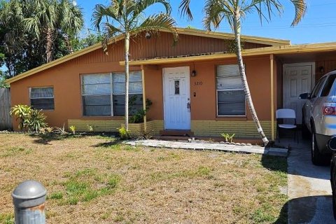 House in Lauderhill, Florida 3 bedrooms, 93.65 sq.m. № 1185176 - photo 1