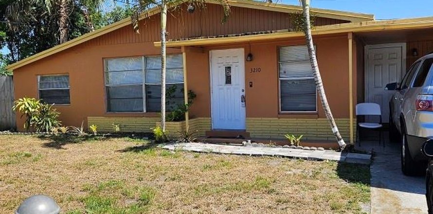 House in Lauderhill, Florida 3 bedrooms, 93.65 sq.m. № 1185176