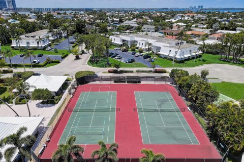 Copropriété à vendre à Riviera Beach, Floride: 2 chambres, 111.11 m2 № 1208642 - photo 1