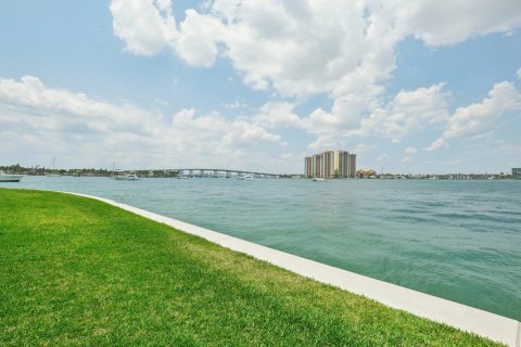 Condo in Riviera Beach, Florida, 2 bedrooms  № 1208642 - photo 26