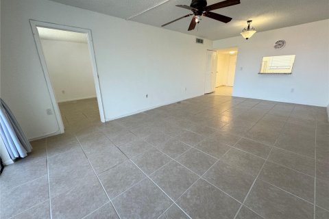 Condo in North Lauderdale, Florida, 1 bedroom  № 1208639 - photo 25