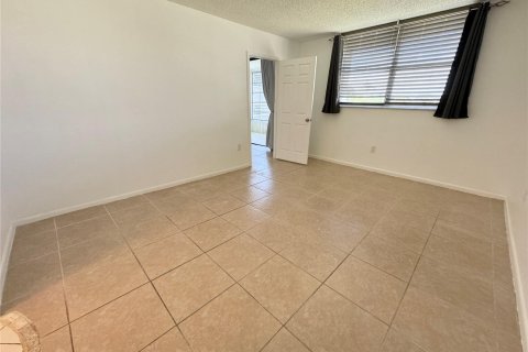 Condo in North Lauderdale, Florida, 1 bedroom  № 1208639 - photo 18