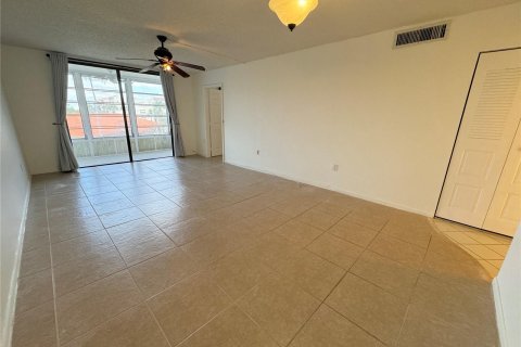 Condo in North Lauderdale, Florida, 1 bedroom  № 1208639 - photo 22