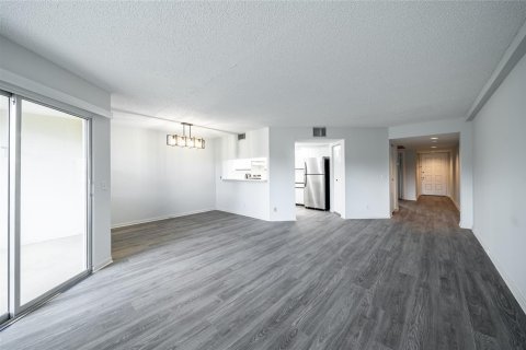 Condominio en venta en Pembroke Pines, Florida, 1 dormitorio, 97.08 m2 № 888128 - foto 5