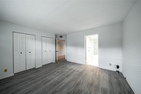 Condominio en venta en Pembroke Pines, Florida, 1 dormitorio, 97.08 m2 № 888128 - foto 15