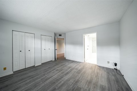 Condominio en venta en Pembroke Pines, Florida, 1 dormitorio, 97.08 m2 № 888128 - foto 14