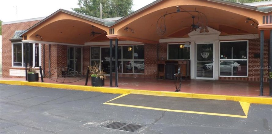 Commercial property in Gainesville, Florida 464.51 sq.m. № 910265