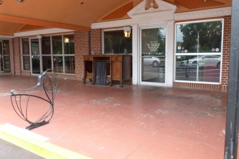 Immobilier commercial à louer à Gainesville, Floride: 464.51 m2 № 910265 - photo 2