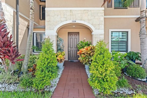 Touwnhouse à vendre à Hialeah, Floride: 3 chambres, 131.18 m2 № 1372600 - photo 1