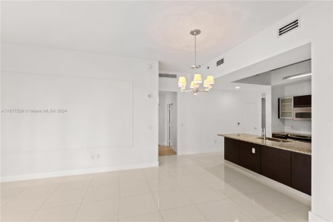 Condo in Miami, Florida, 2 bedrooms  № 1403106 - photo 11