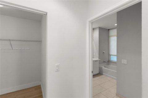 Condo in Miami, Florida, 2 bedrooms  № 1403106 - photo 22