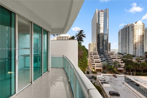 Condo in Miami, Florida, 2 bedrooms  № 1403106 - photo 3