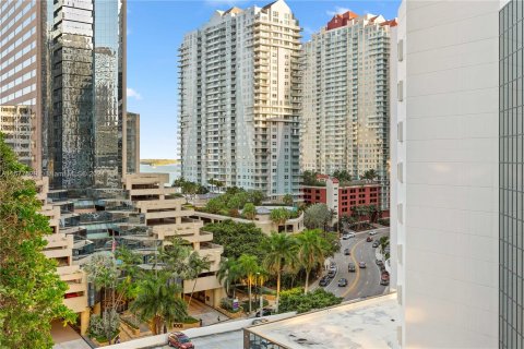 Condo in Miami, Florida, 2 bedrooms  № 1403106 - photo 4