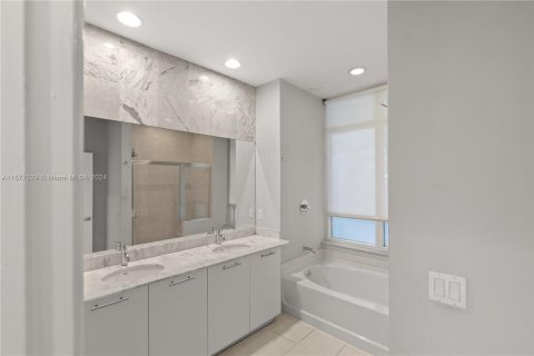 Condo in Miami, Florida, 2 bedrooms  № 1403106 - photo 23