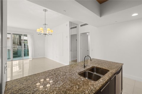 Condo in Miami, Florida, 2 bedrooms  № 1403106 - photo 9