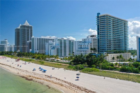 Condo in Miami Beach, Florida, 3 bedrooms  № 1403152 - photo 1