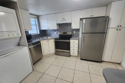 Condo in Coral Springs, Florida, 3 bedrooms  № 1403151 - photo 7