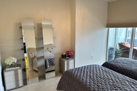 Condo in Hallandale Beach, Florida, 3 bedrooms  № 1354999 - photo 27