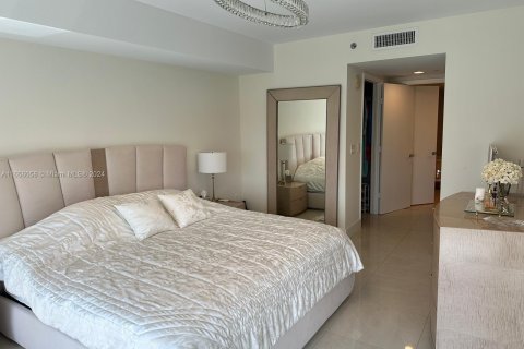 Condo in Hallandale Beach, Florida, 3 bedrooms  № 1354999 - photo 22