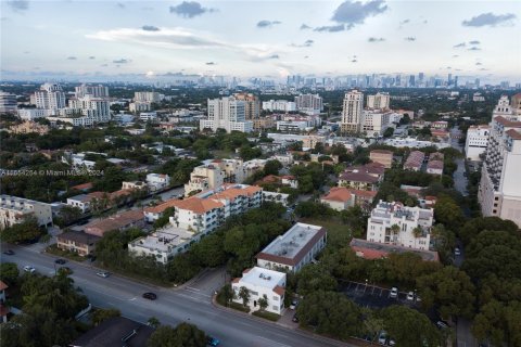 Apartment in Coral Gables, Florida 2 bedrooms, 74.32 sq.m. № 1354998 - photo 19