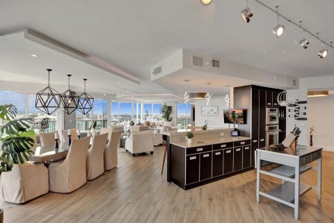 Condo in Aventura, Florida, 4 bedrooms  № 1098530 - photo 28