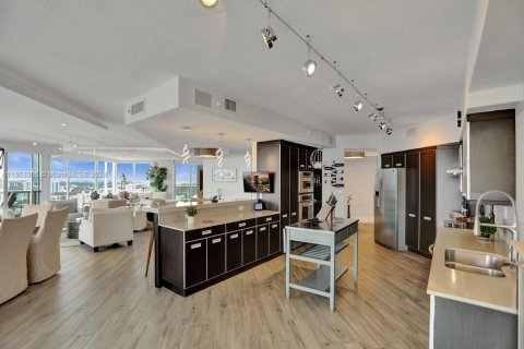 Condo in Aventura, Florida, 4 bedrooms  № 1098530 - photo 27