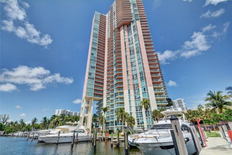 Copropriété à vendre à Aventura, Floride: 4 chambres, 379.04 m2 № 1098530 - photo 4