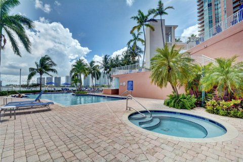 Copropriété à vendre à Aventura, Floride: 4 chambres, 379.04 m2 № 1098530 - photo 7